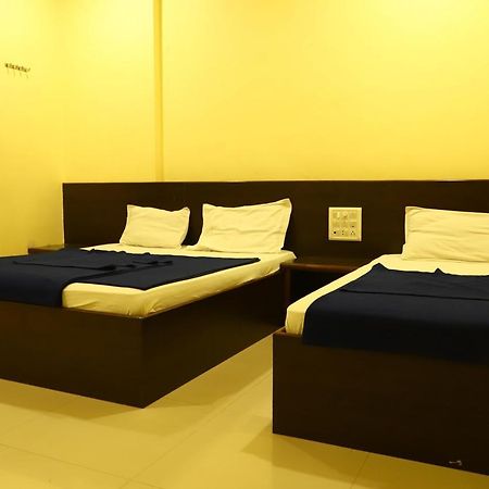 Sai Madhavi Palace Hotel Shirdi Esterno foto