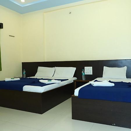 Sai Madhavi Palace Hotel Shirdi Esterno foto