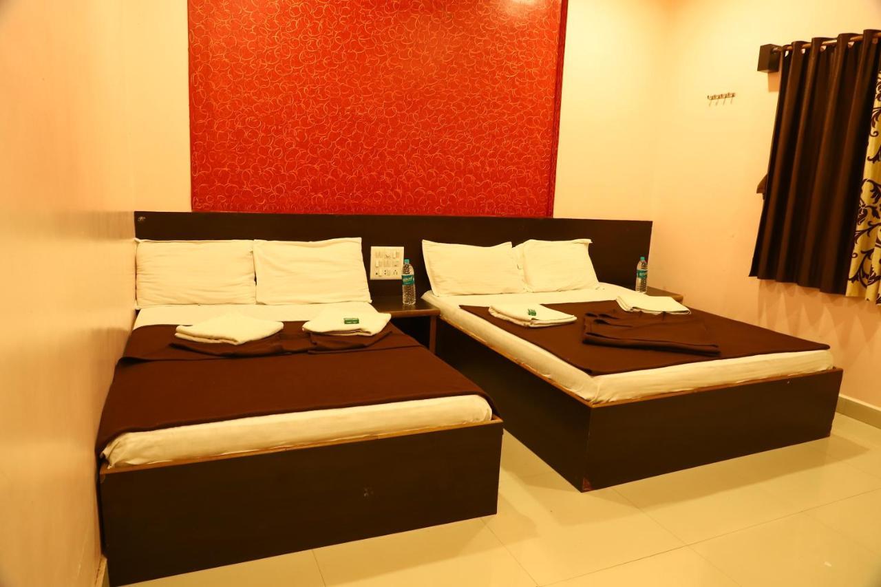 Sai Madhavi Palace Hotel Shirdi Esterno foto