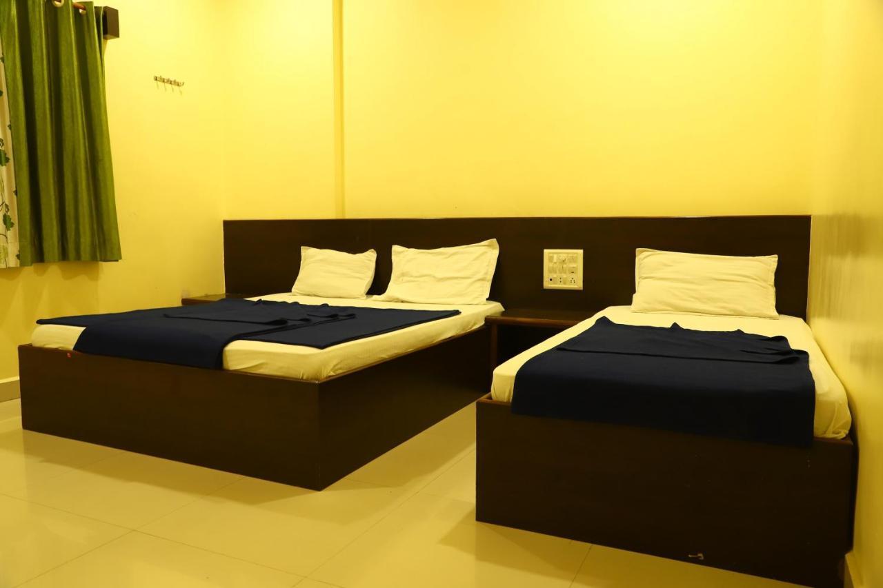 Sai Madhavi Palace Hotel Shirdi Esterno foto