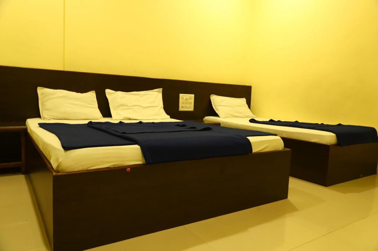 Sai Madhavi Palace Hotel Shirdi Esterno foto