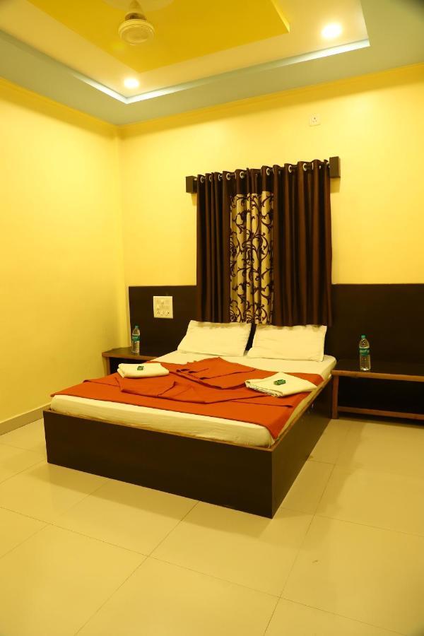 Sai Madhavi Palace Hotel Shirdi Esterno foto