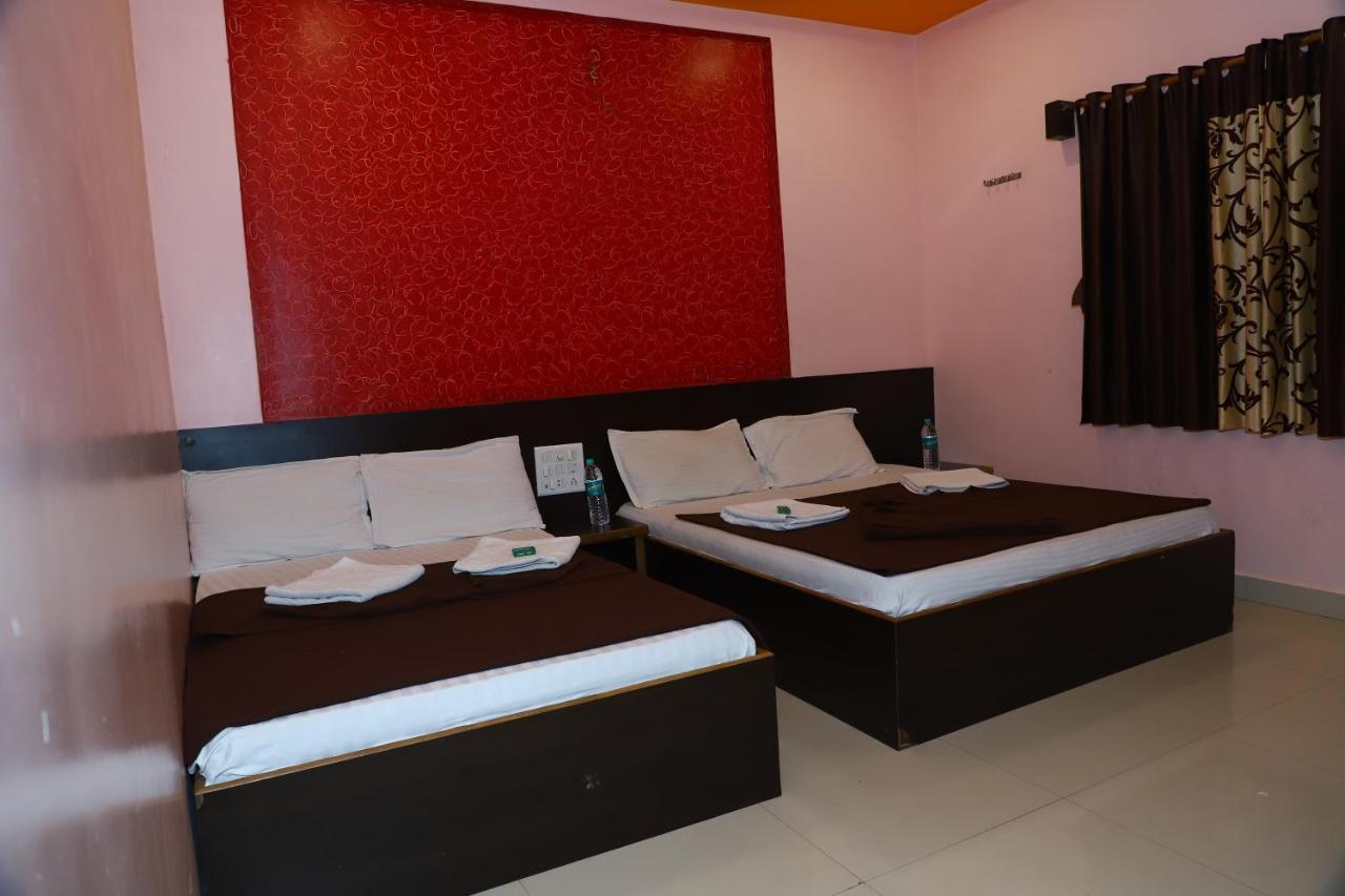 Sai Madhavi Palace Hotel Shirdi Esterno foto
