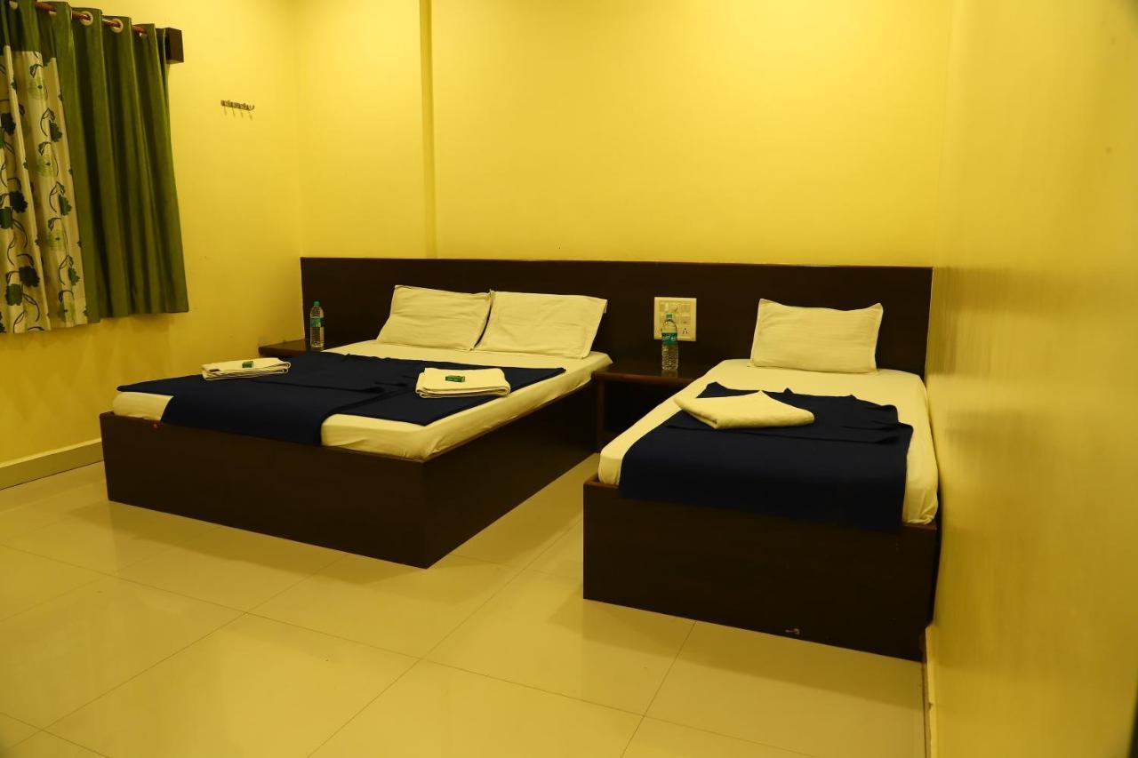 Sai Madhavi Palace Hotel Shirdi Esterno foto