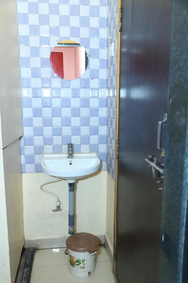 Sai Madhavi Palace Hotel Shirdi Esterno foto